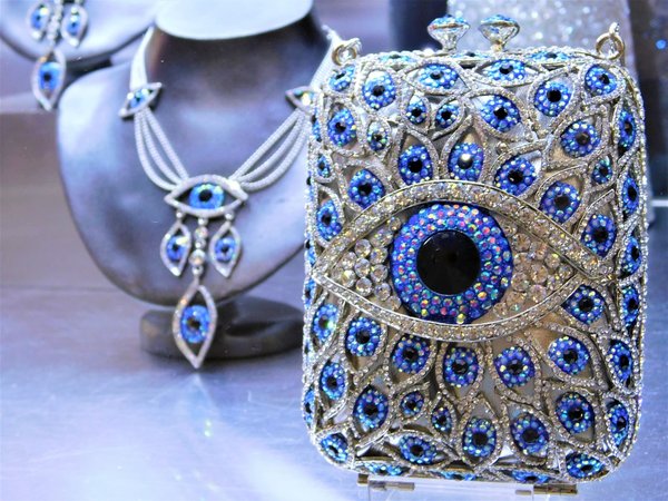 Top 5 of must-have accessories for stylish women